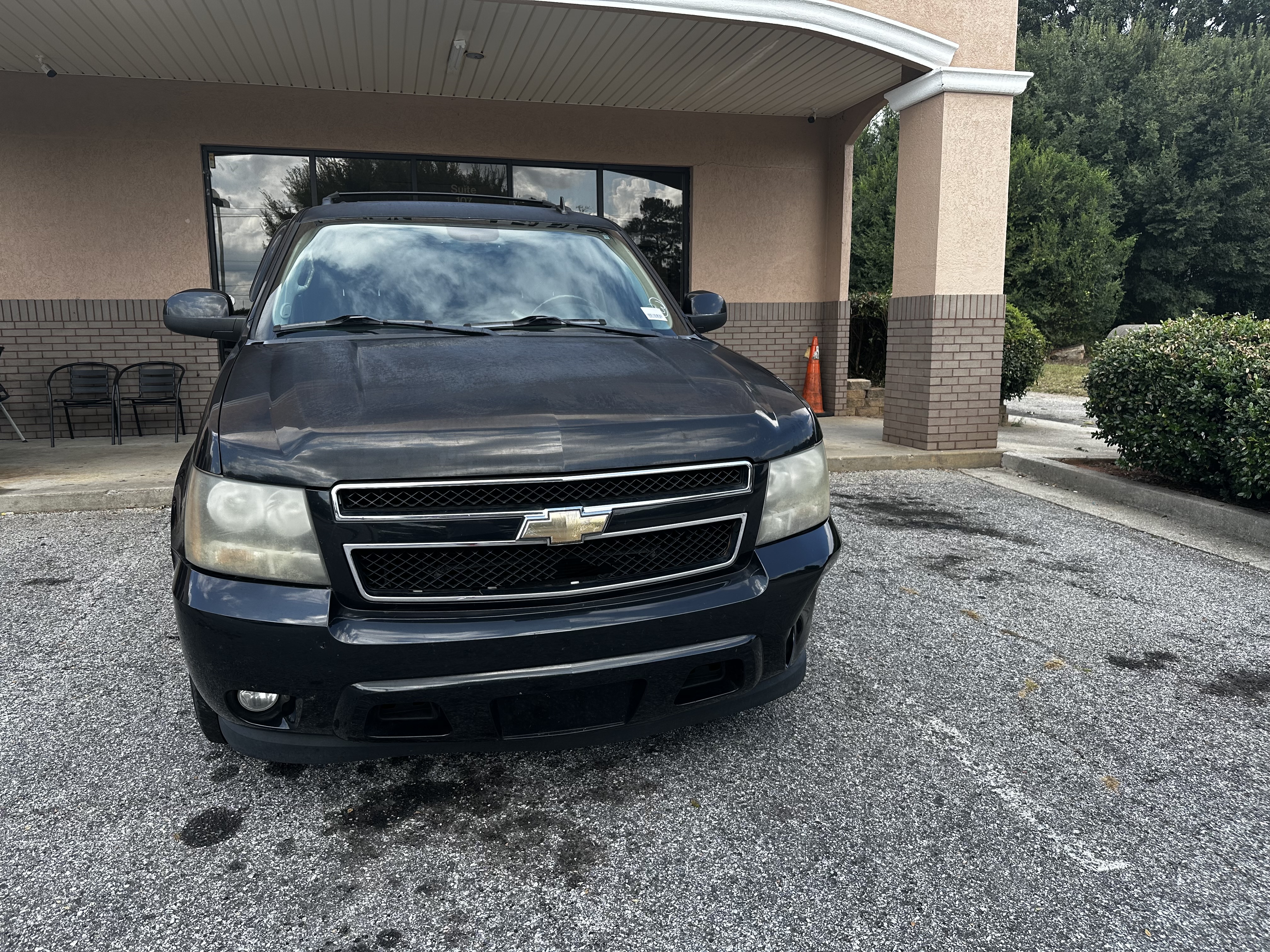 Used 2011 Chevrolet Tahoe LT RWD image 2