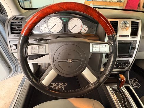 Used 2006 Chrysler 300 C w/ Navigation & Sound Group II RWD image 9