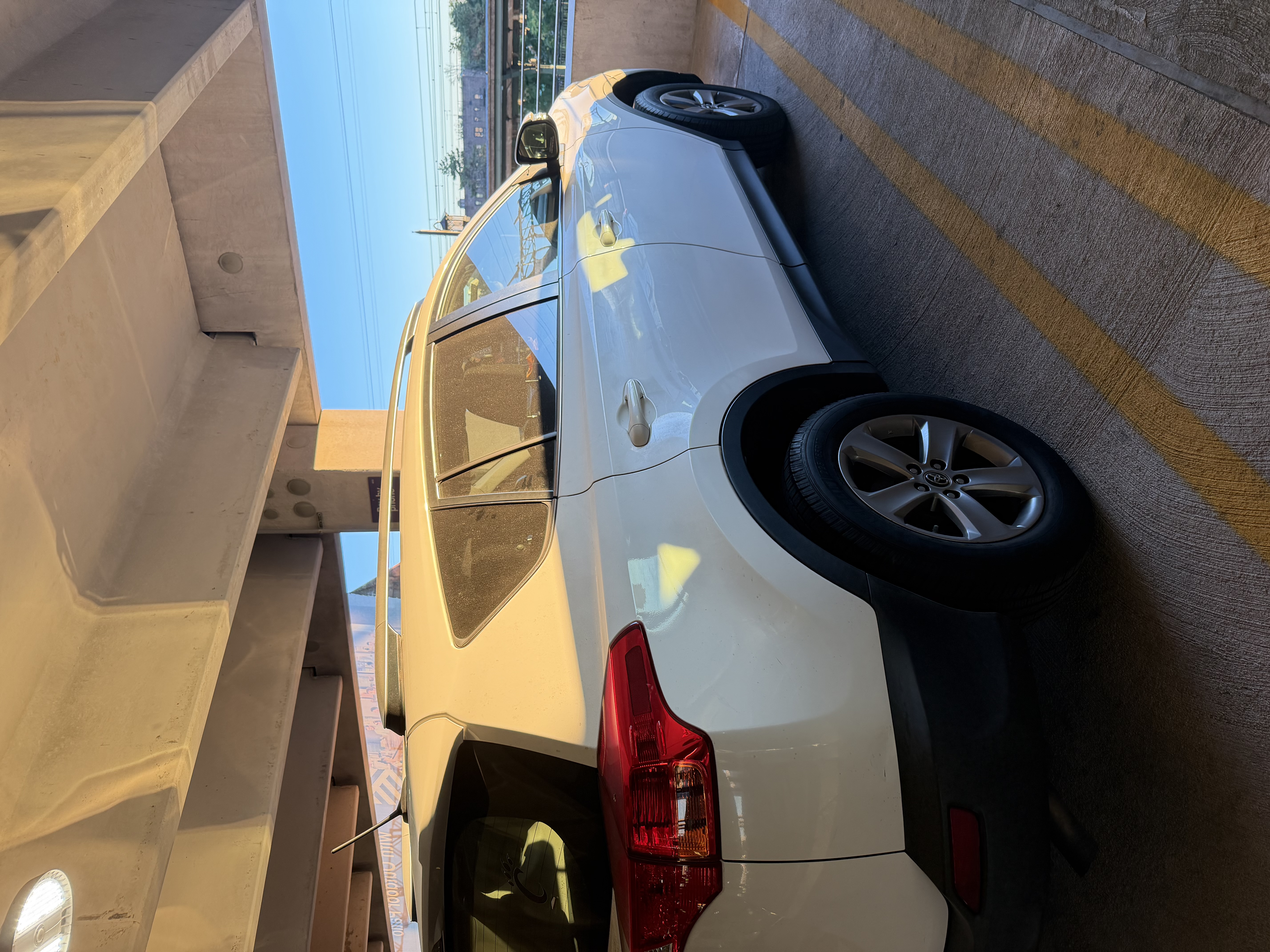 Used 2015 Toyota RAV4 XLE AWD/4WD image 1