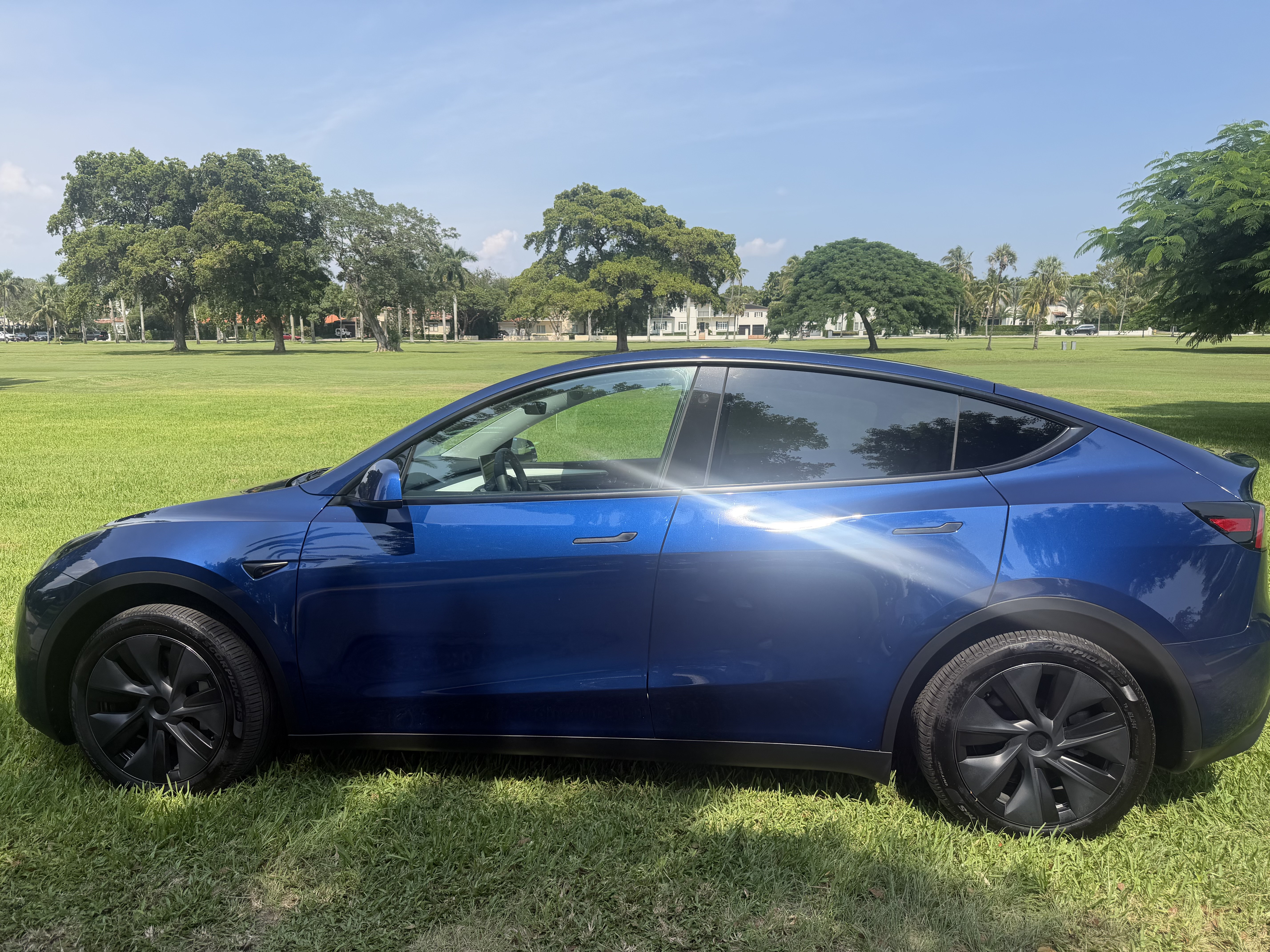 Used 2024 Tesla Model Y Long Range RWD image 2