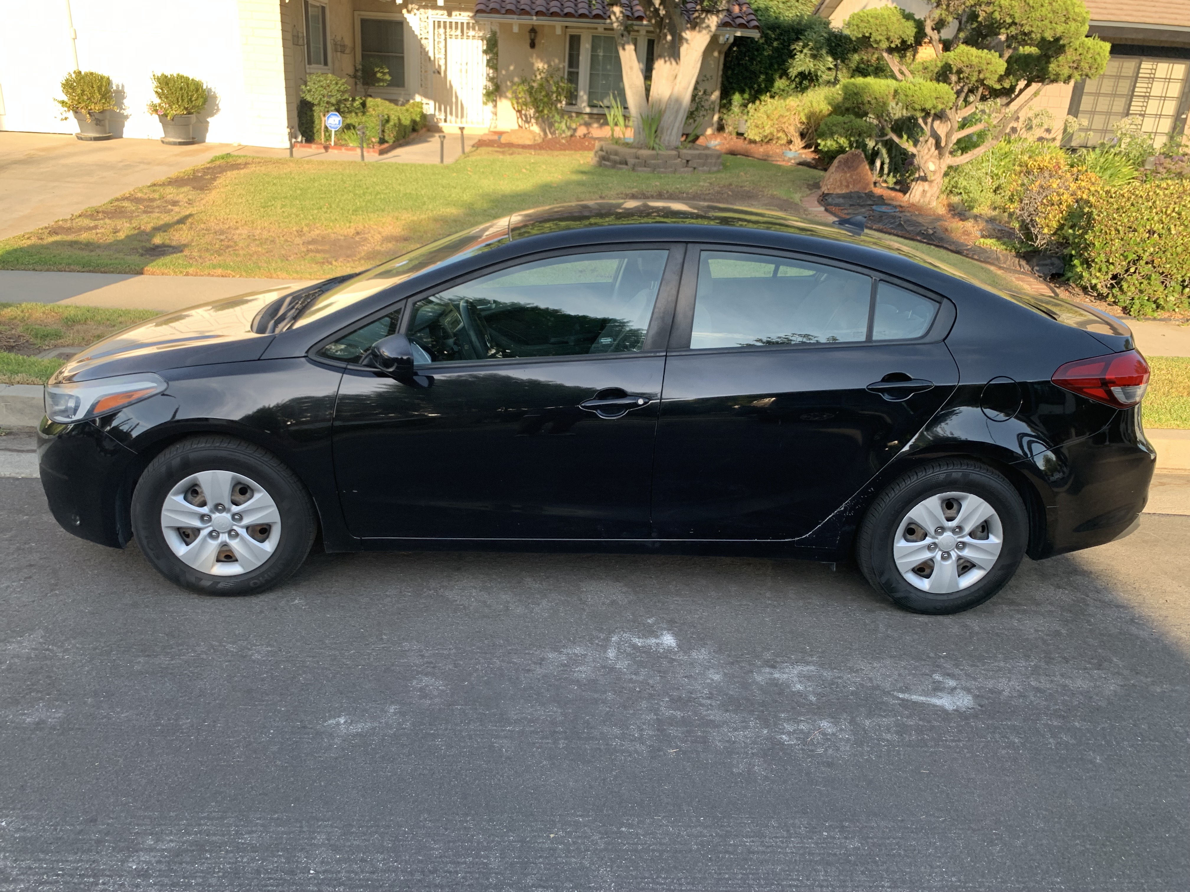 Used 2017 Kia Forte LX FWD image 2