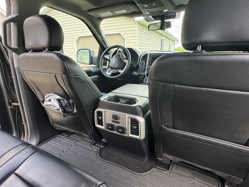 Used 2019 Ford F150 Lariat w/ Equipment Group 502A Luxury AWD/4WD image 11
