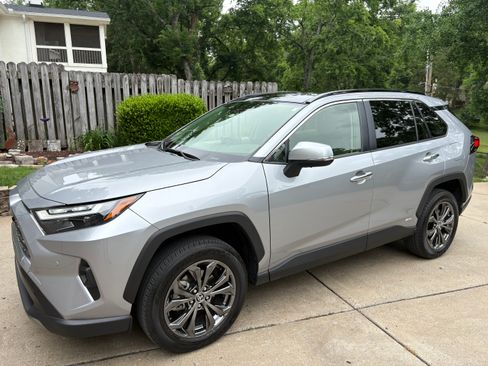 Used 2024 Toyota RAV4 Limited w/ Advanced Technology Package AWD/4WD image 4