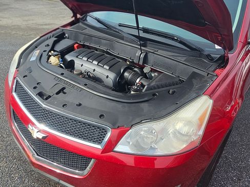 Used 2012 Chevrolet Traverse LT image 1