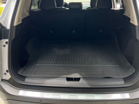 Used 2023 Nissan Rogue SV w/ SV Premium B Package image 8