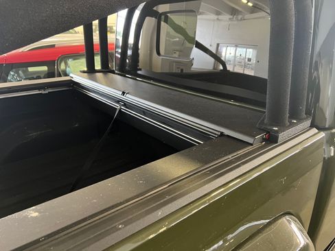 Used 2023 Jeep Gladiator Sport image 12