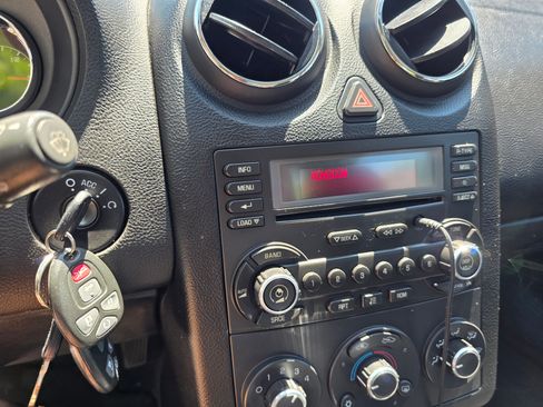 Used 2009 Pontiac G6 GT w/ Sun And Sound Plus Package FWD image 9