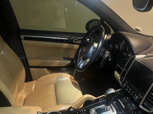 Used 2018 Porsche Cayenne image 26