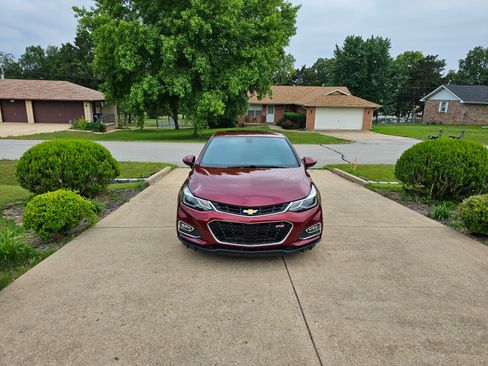 Used 2016 Chevrolet Cruze LT w/ Sun And Sound Package image 2