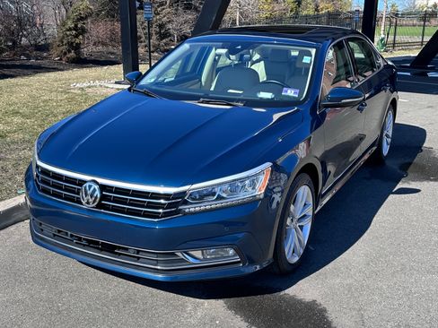 Used 2018 Volkswagen Passat 3.6 SEL Premium image 1