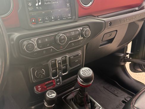 Used 2022 Jeep Wrangler Unlimited Rubicon w/ Steel Bumper Group image 21