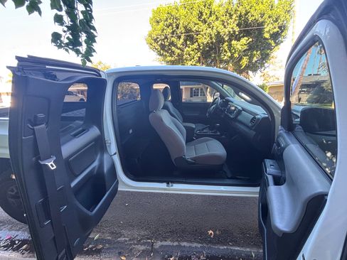 Used 2019 Toyota Tacoma SR image 16