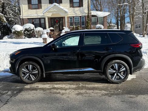 Used 2023 Nissan Rogue SL image 2