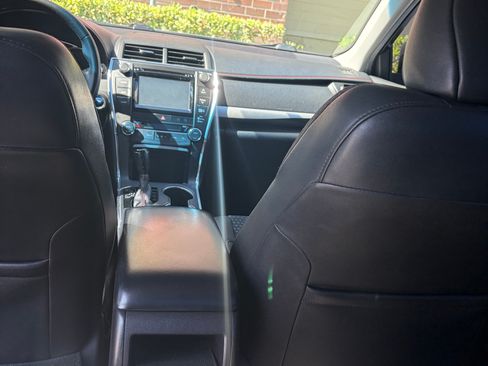 Used 2015 Toyota Camry SE w/ Moonroof Package FWD image 13