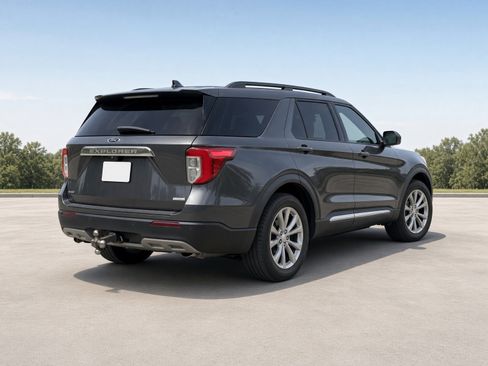 Used 2020 Ford Explorer XLT w/ Equipment Group 202A RWD image 5