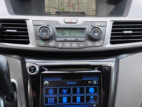 Used 2014 Honda Odyssey Touring Elite image 25