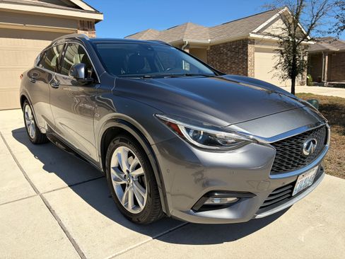 Used 2017 INFINITI QX30 Premium w/ Navigation Package image 12