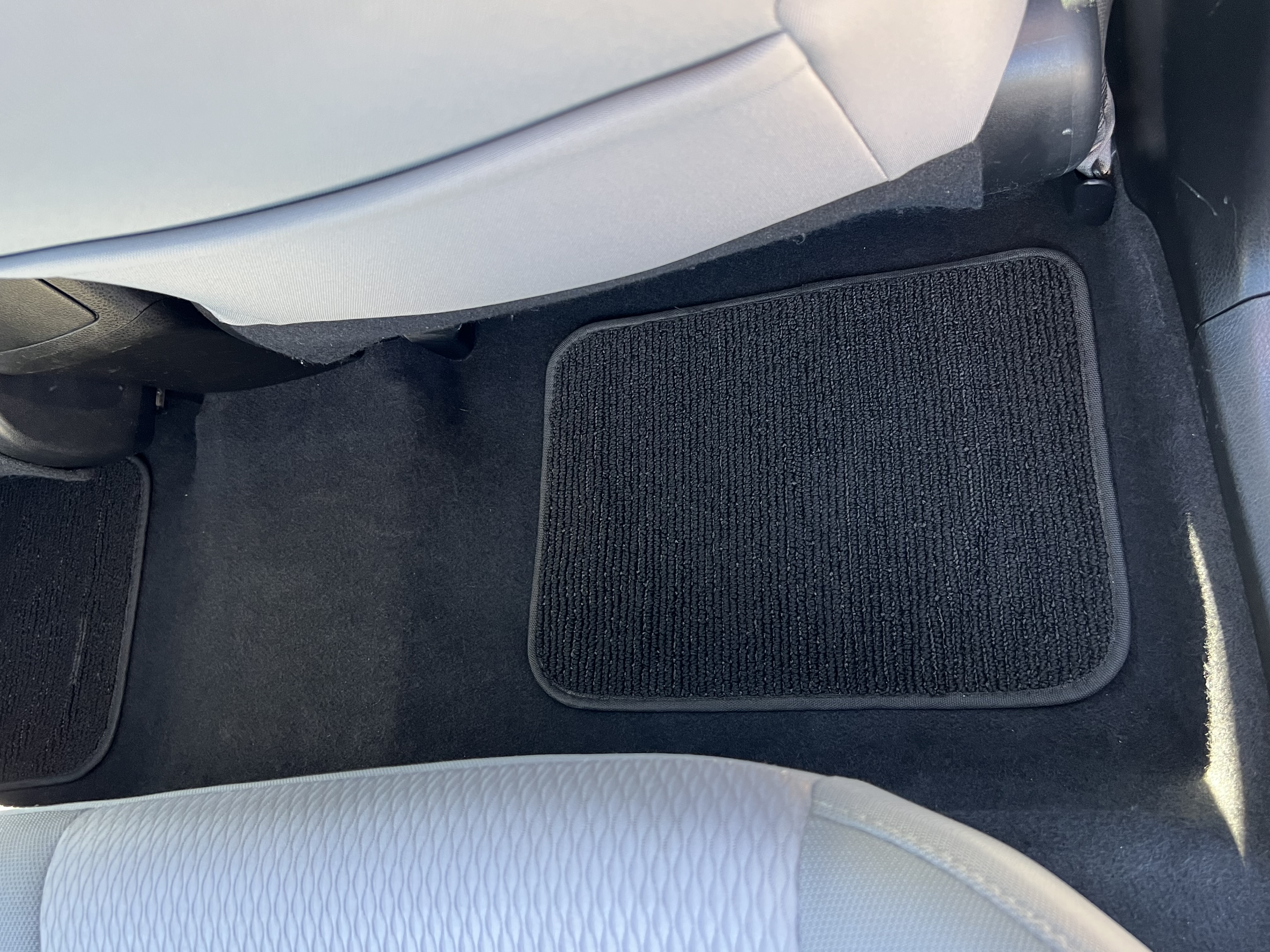 Used 2015 Toyota Corolla LE FWD image 11