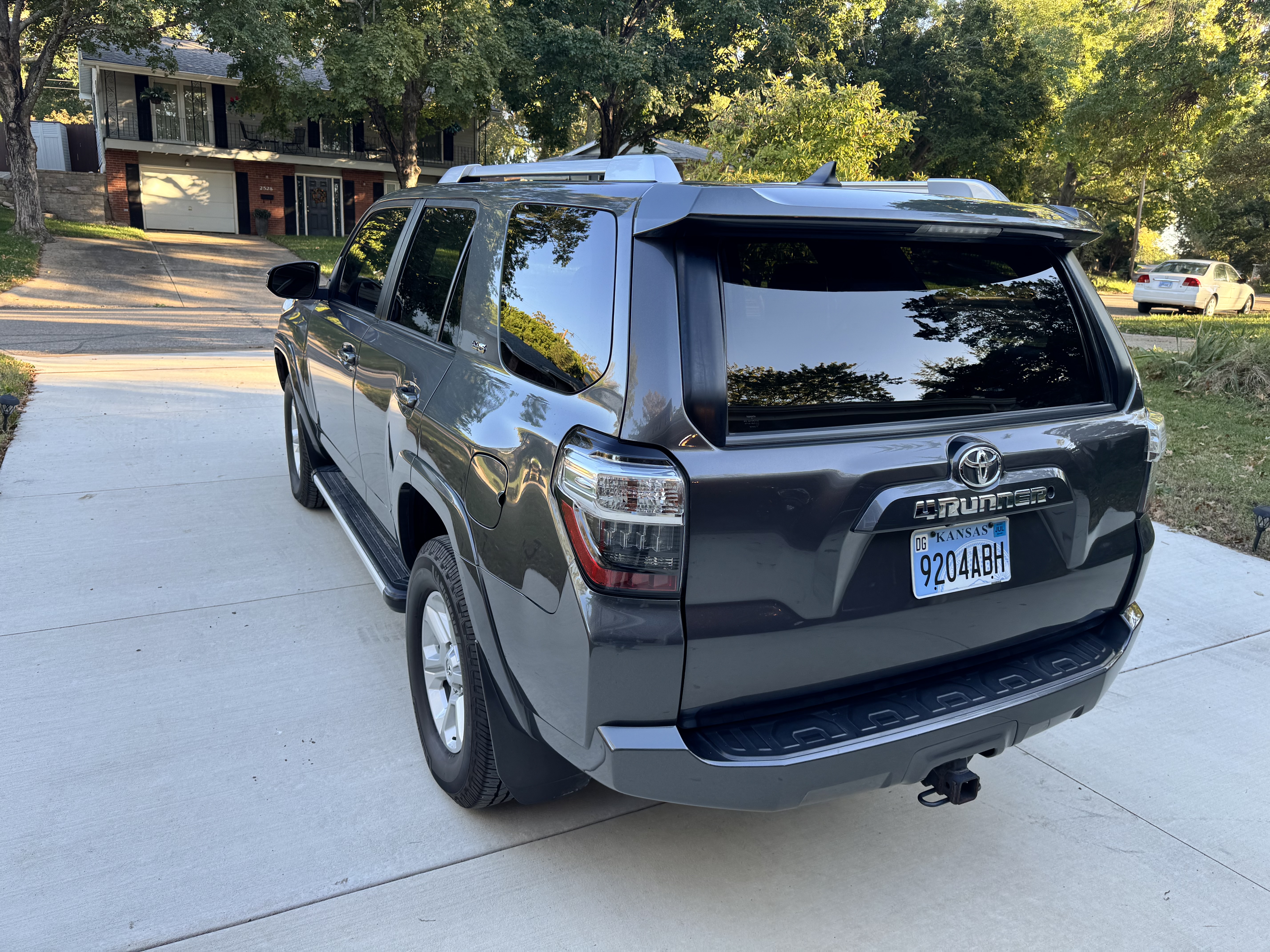 Used 2015 Toyota 4Runner SR5 AWD/4WD image 11
