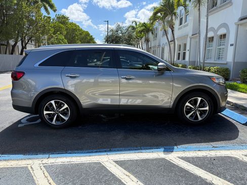 Used 2019 Kia Sorento EX FWD image 4