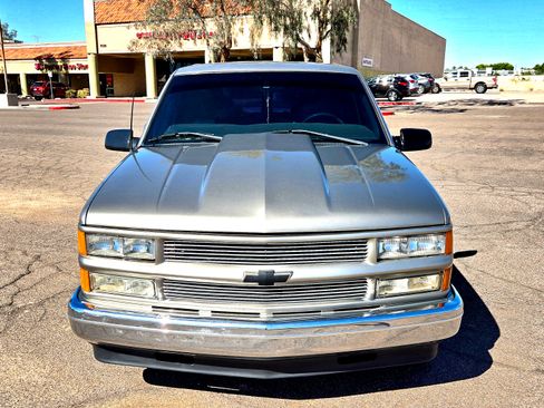 Used 1999 Chevrolet Tahoe 2WD 2-Door w/ Preferred Equipment Group image 1