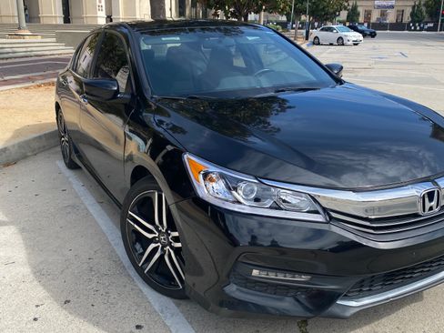 Used 2016 Honda Accord Sport image 6