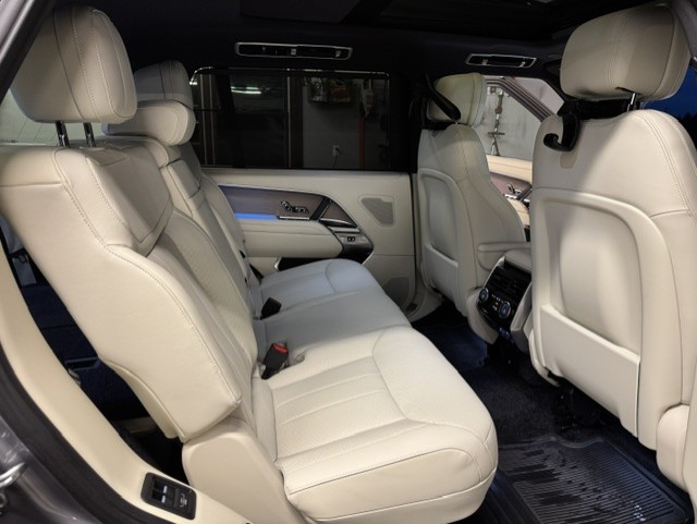 Used 2026 Land Rover Range Rover Long Wheelbase SE AWD/4WD image 12