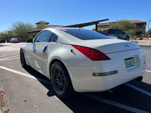 Used 2006 Nissan 350Z Touring w/ (N93) Cargo Convenience Pkg image 5