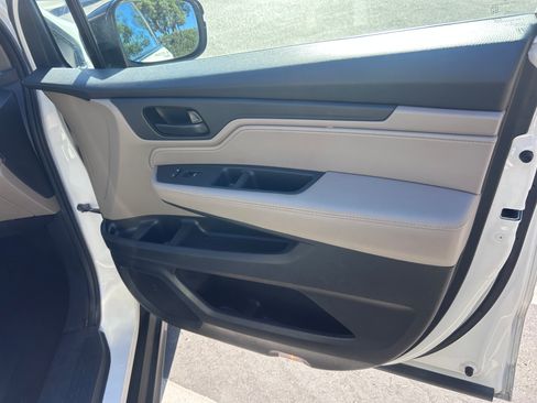 Used 2019 Honda Odyssey LX image 16