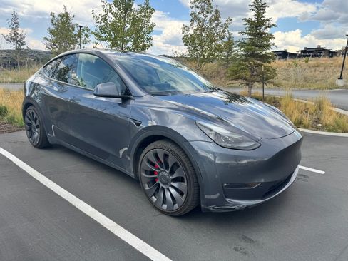 Used 2022 Tesla Model Y Performance AWD/4WD image 4