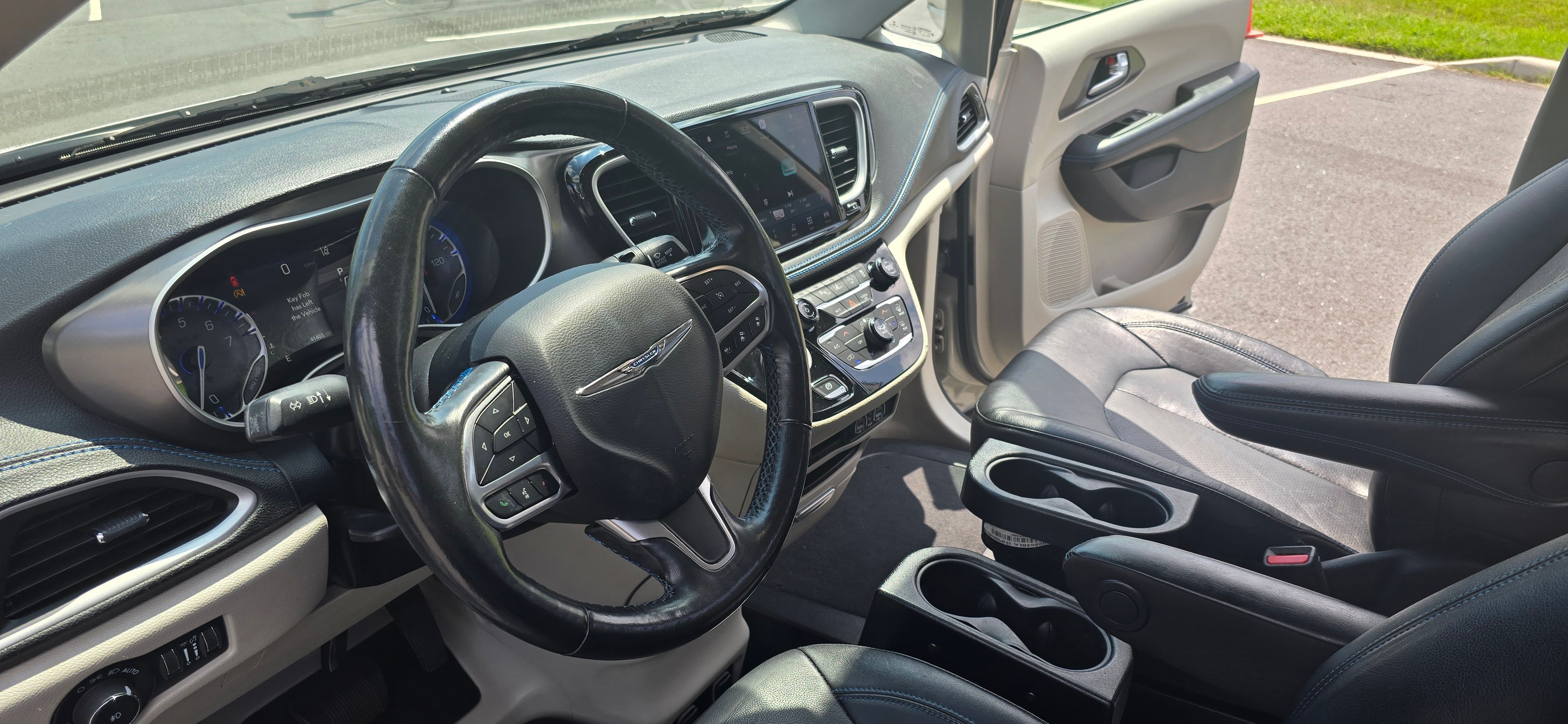 Used 2021 Chrysler Pacifica Touring-L w/ Premium & Safety Sphere Group FWD image 20