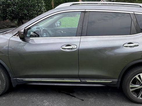 Used 2017 Nissan Rogue SL w/ SL Premium Package image 1