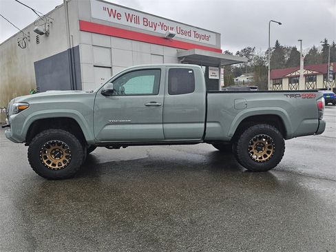 Used 2022 Toyota Tacoma TRD Sport w/ TRD Premium Sport Package image 1