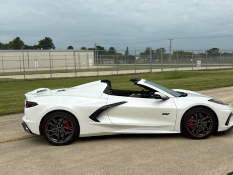 Used 2023 Chevrolet Corvette Stingray Premium Conv w/ Z51 Performance Package RWD image 2