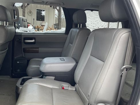 Used 2010 Toyota Sequoia Platinum image 13