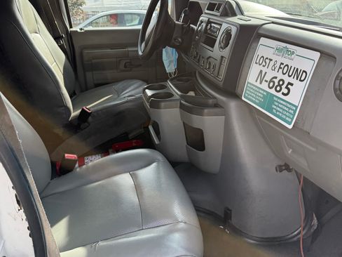 Used 2009 Ford E-150 and Econoline 150 image 4