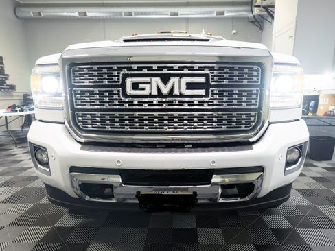 Used 2018 GMC Sierra 2500 Denali w/ Duramax Plus Package image 5