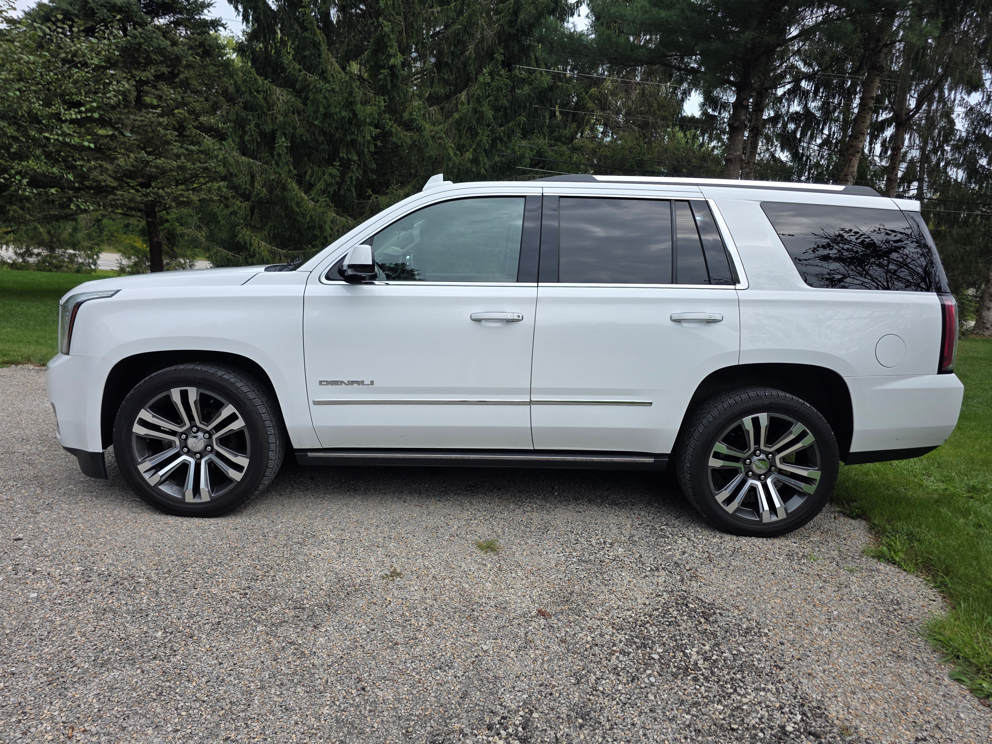 Used 2020 GMC Yukon Denali w/ Denali Premium Package AWD/4WD image 1