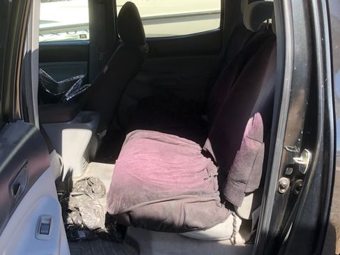 Used 2010 Toyota Tacoma PreRunner image 13