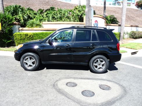 Used 2005 Toyota RAV4 2WD w/ "L" Pkg image 1