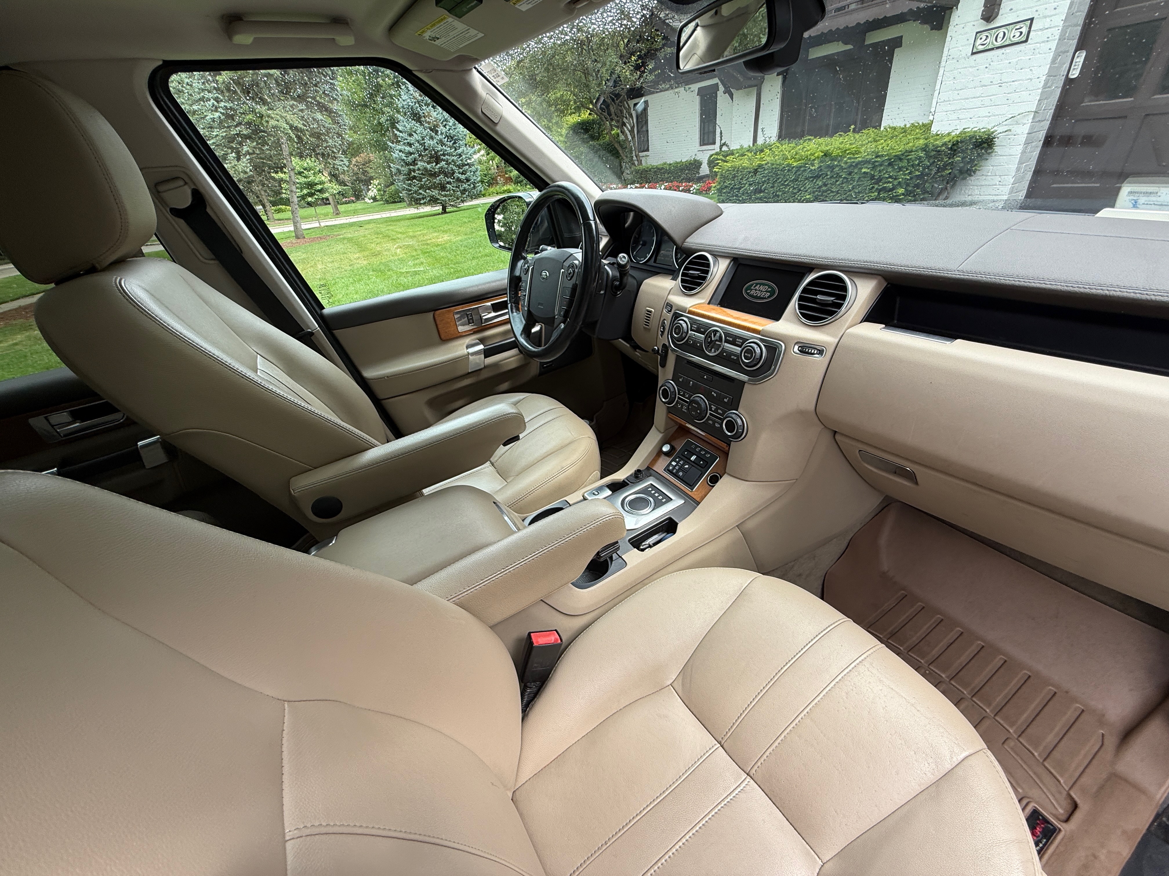 Used 2015 Land Rover LR4 HSE AWD/4WD image 25