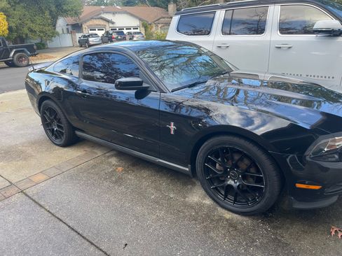 Used 2012 Ford Mustang Premium image 10