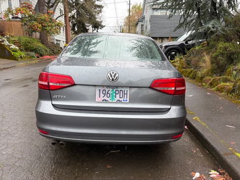 Used 2015 Volkswagen Jetta S image 4