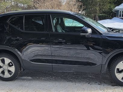 Used 2020 Volvo XC40 T5 Momentum w/ Protection Package Premier