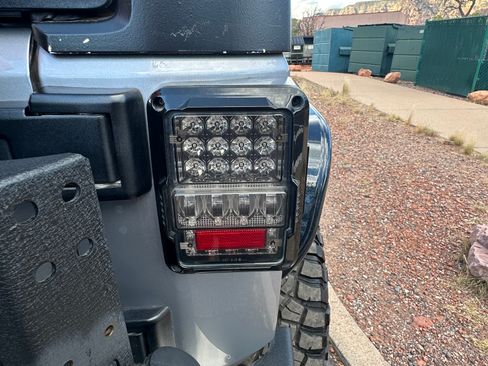 Used 2013 Jeep Wrangler Unlimited Rubicon w/ Connectivity Group AWD/4WD image 12