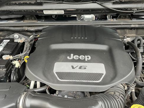 Used 2014 Jeep Wrangler Sport w/ Quick Order Package 24S AWD/4WD image 11