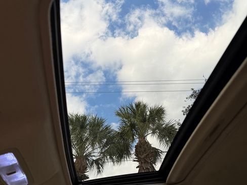 Used 2010 Toyota Highlander SE image 30