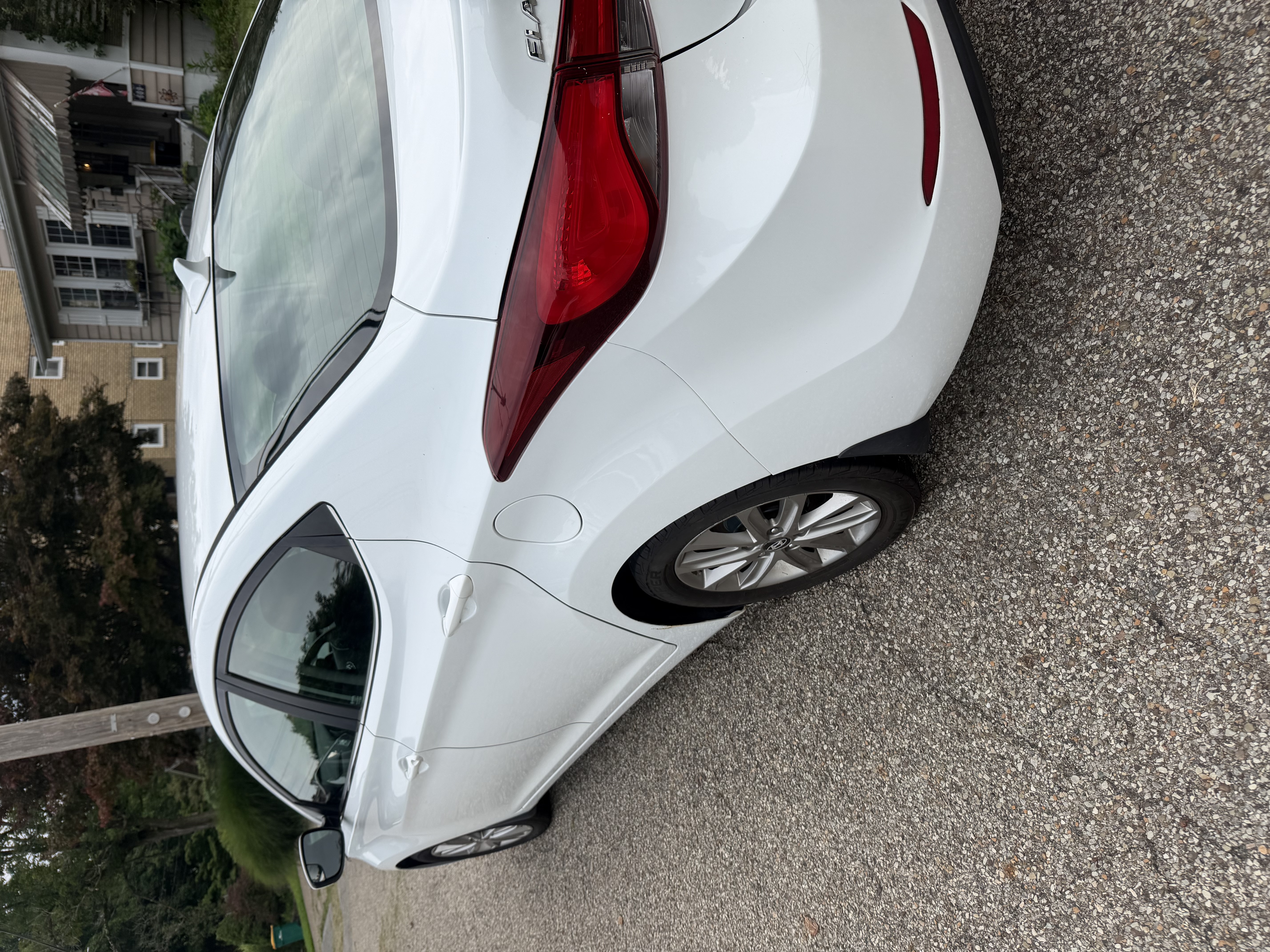 Used 2015 Hyundai Elantra SE w/ Option Group 03 FWD image 6