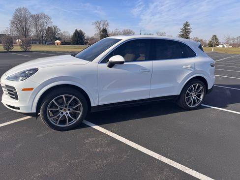 Used 2021 Porsche Cayenne image 2