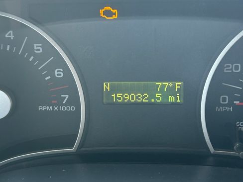 Used 2010 Ford Explorer XLT image 6